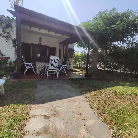 2 Bedroom Next Yumbo Center. Free Parking *