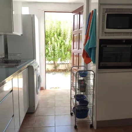 2 Bedroom Next Yumbo Center. Free Parking Holiday home