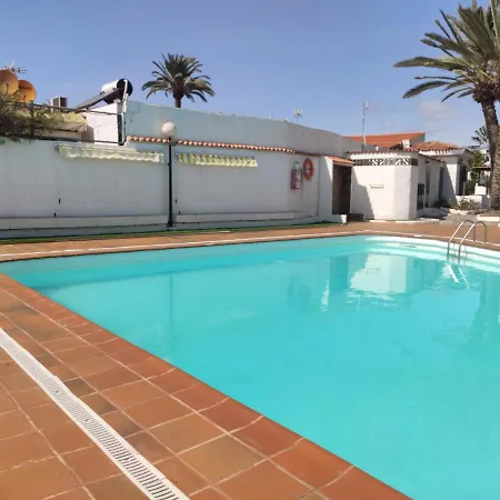 2 Bedroom Next Yumbo Center. Free Parking Holiday home *