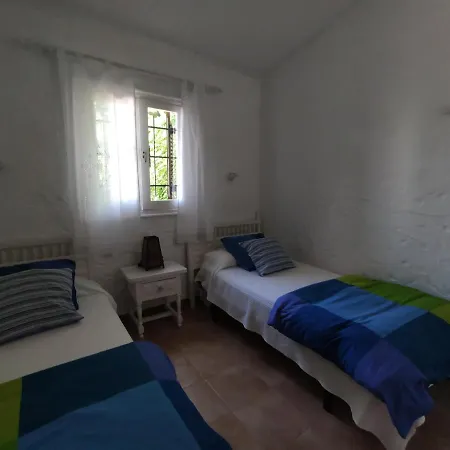 2 Bedroom Next Yumbo Center. Free Parking Holiday home