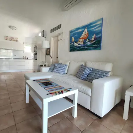 Nyaraló 2 Bedroom Next Yumbo Center. Free Parking