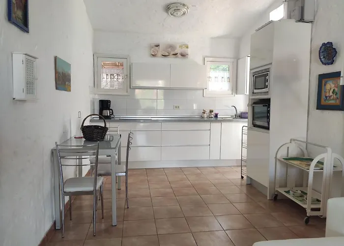 2 Bedroom Next Yumbo Center. Free Parking Будинок відпочинку *