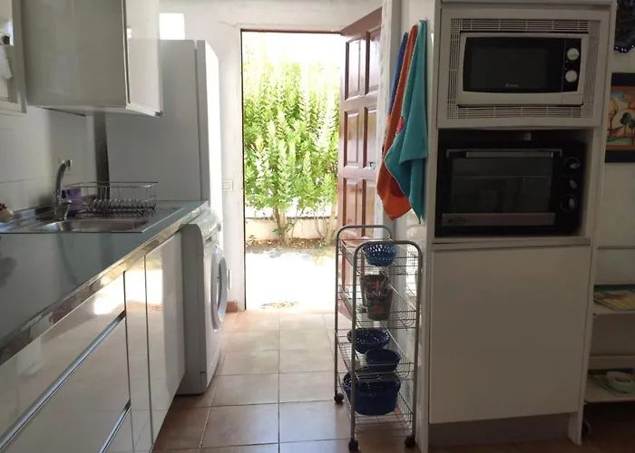 2 Bedroom Next Yumbo Center. Free Parking Будинок відпочинку