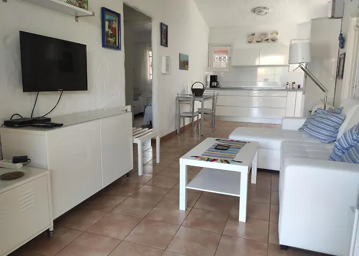 2 Bedroom Next Yumbo Center. Free Parking Будинок відпочинку *