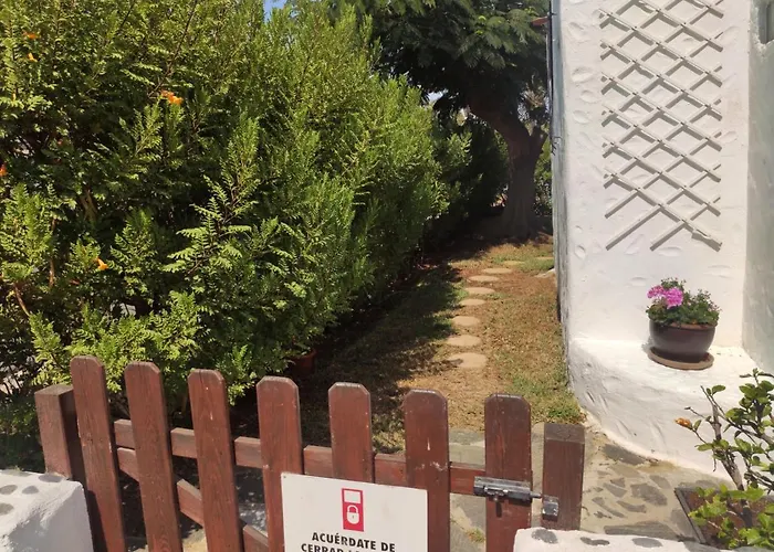 2 Bedroom Next Yumbo Center. Free Parking Nyaraló *