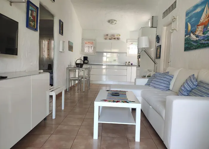 2 Bedroom Next Yumbo Center. Free Parking Casa vacanze