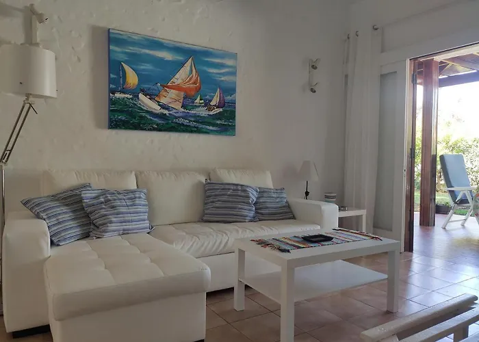 2 Bedroom Next Yumbo Center. Free Parking Holiday home *