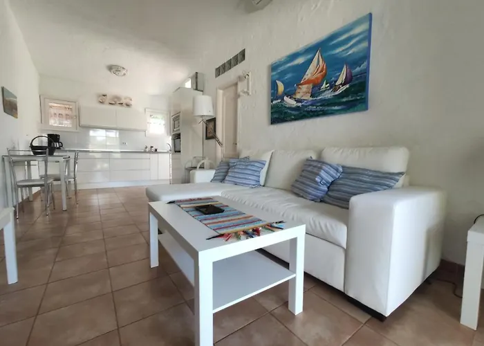 Holiday home 2 Bedroom Next Yumbo Center. Free Parking *