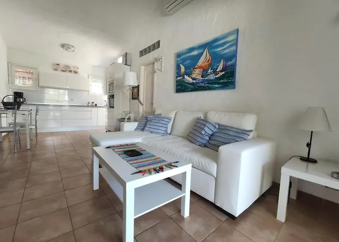 Nyaraló 2 Bedroom Next Yumbo Center. Free Parking