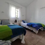 2 Bedroom Next Yumbo Center. Free Parking