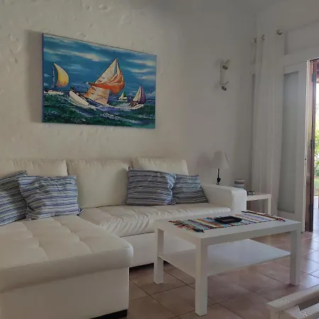 2 Bedroom Next Yumbo Center. Free Parking Semesterbostad *