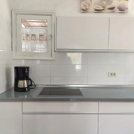 2 Bedroom Next Yumbo Center. Free Parking Semesterbostad