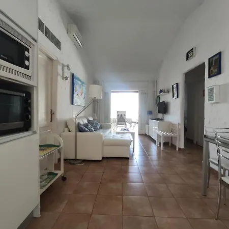 2 Bedroom Next Yumbo Center. Free Parking Semesterbostad Playa del Inglés