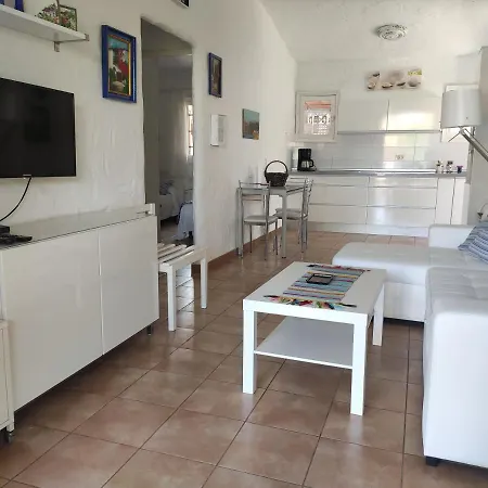 2 Bedroom Next Yumbo Center. Free Parking Semesterbostad *