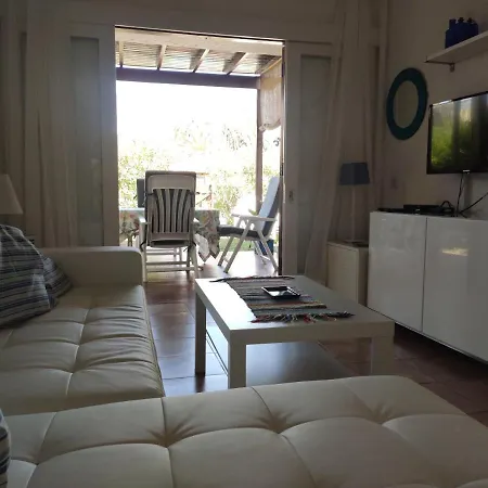 2 Bedroom Next Yumbo Center. Free Parking